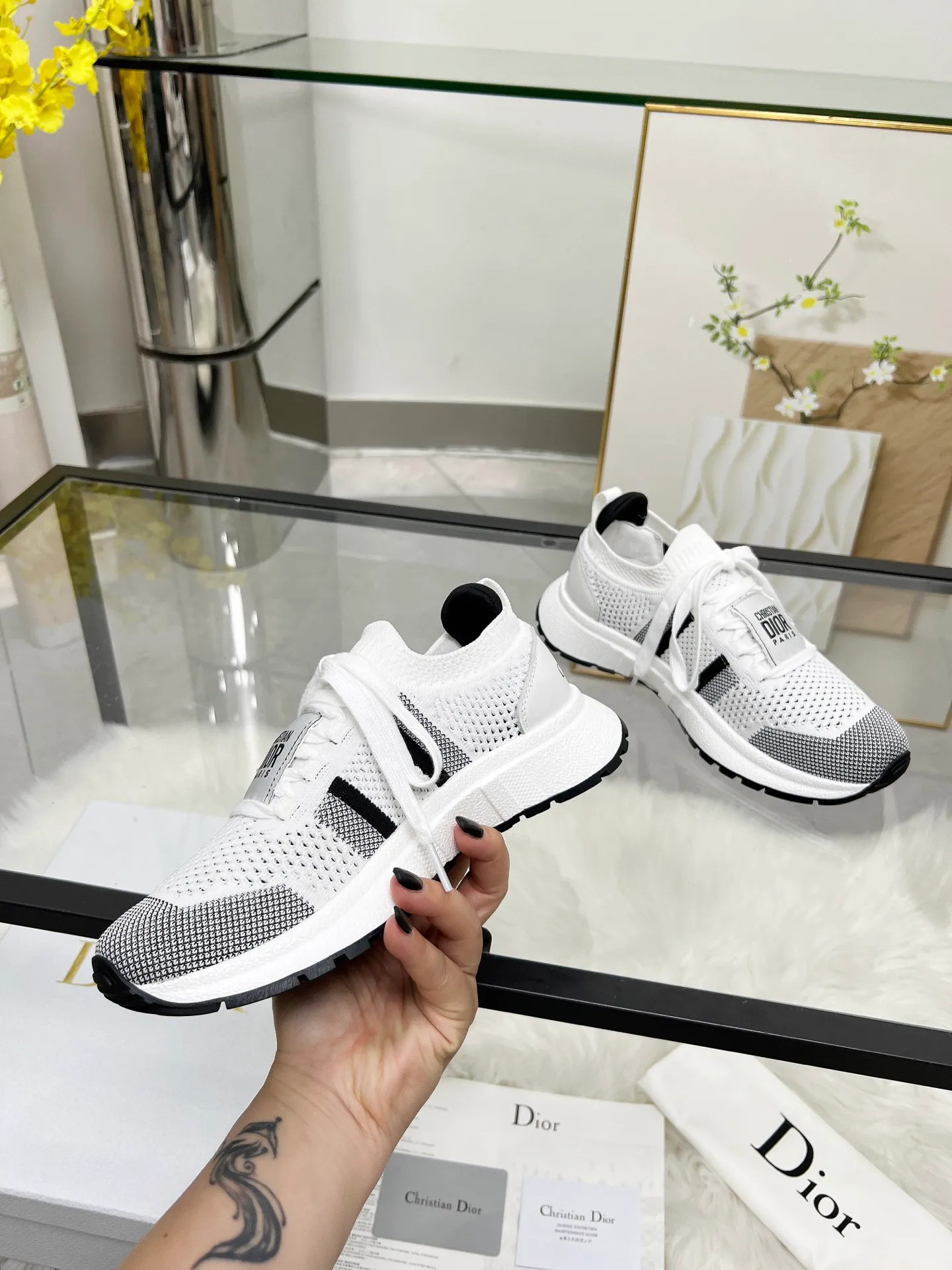 👟👟Ex-factory price 480👟👟 Product trademark: Dior "Dior" casual shoes Regular size: 35-44 Product material: Selected cowhide stitching breathable mesh mesh lining original outsole
